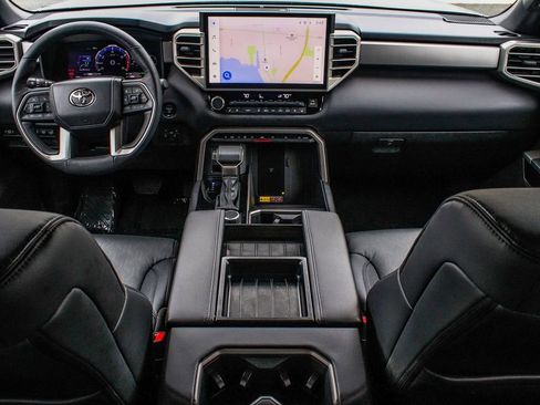 Used 2025 Toyota Tundra Limited AWD/4WD image 34