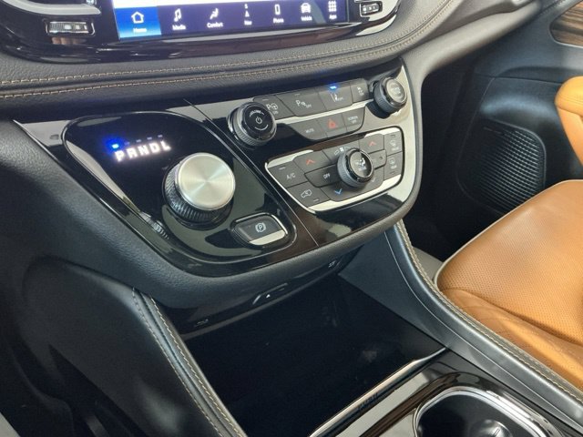 Used 2023 Chrysler Pacifica Pinnacle FWD image 24