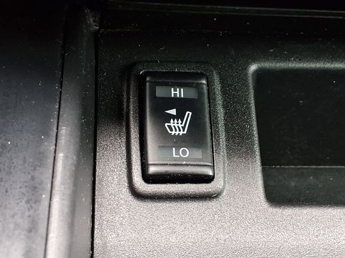 Used 2018 Nissan Titan SV w/ SV Convenience Package RWD image 8