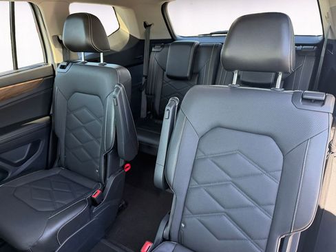 Used 2024 Volkswagen Atlas SE image 13