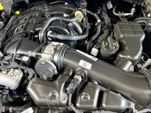 Used 2023 Jeep Grand Cherokee Laredo AWD/4WD image 27