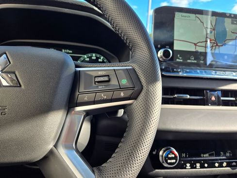 New 2025 Mitsubishi Outlander SE image 29