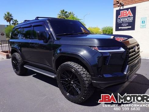 Used 2024 Lexus GX 550 w/ Accessory Package (2T) image 2