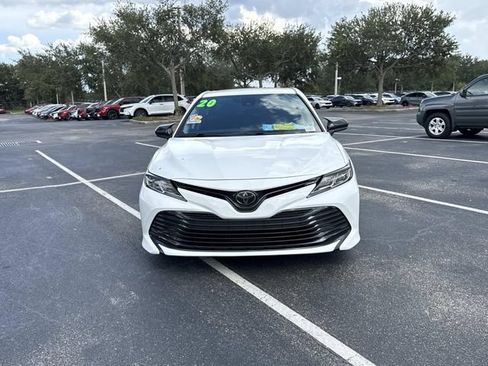 Used 2020 Toyota Camry LE FWD image 9