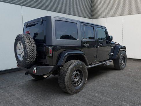 Used 2012 Jeep Wrangler Unlimited Rubicon w/ Connectivity Group AWD/4WD image 13