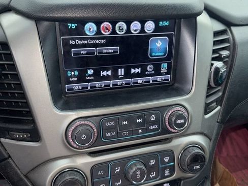 Used 2018 Chevrolet Suburban LT RWD image 2