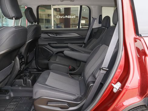 Used 2023 Jeep Grand Cherokee L Laredo image 8