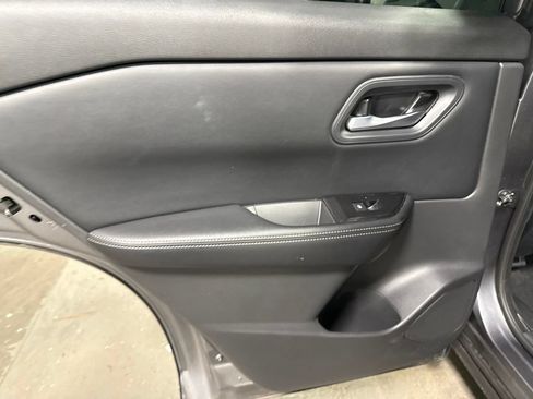 Used 2025 Nissan Rogue SV FWD image 15