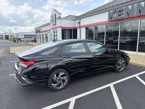 Used 2025 Hyundai Elantra Sport image 10