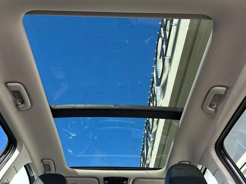Certified 2025 Kia Sorento S w/ Panoramic Sunroof Package AWD/4WD image 19