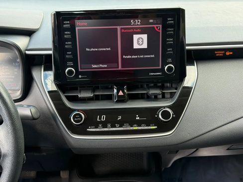 Used 2022 Toyota Corolla LE FWD image 20