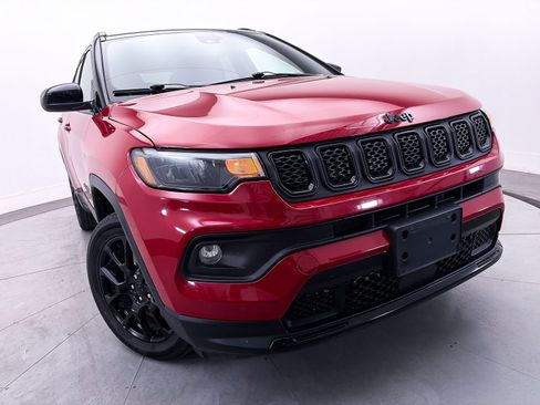 Used 2023 Jeep Compass Latitude AWD/4WD image 6