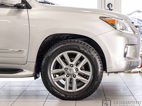 Used 2015 Lexus LX 570 4WD w/ Luxury Package image 11