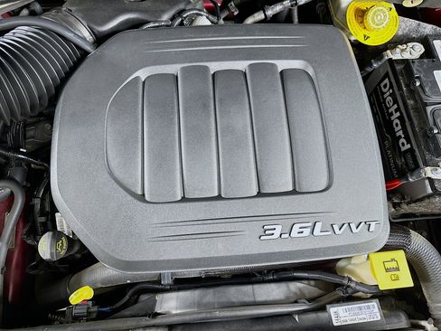 Used 2014 Chrysler Town & Country Touring FWD image 32