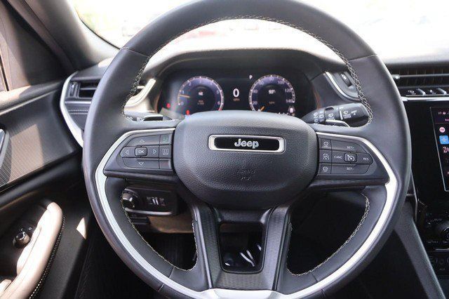 Used 2024 Jeep Grand Cherokee Altitude AWD/4WD image 11