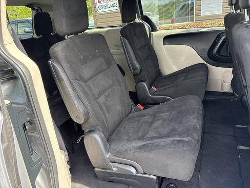 Used 2015 Dodge Grand Caravan SXT w/ UConnect Hands-Free Group image 9