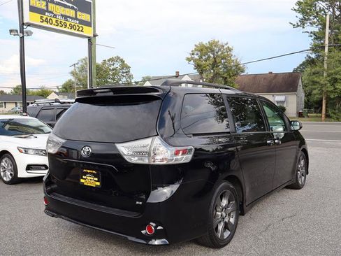 Used 2016 Toyota Sienna SE image 5
