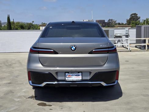 Used 2023 BMW 740i w/ Parking Assistance Package RWD image 5