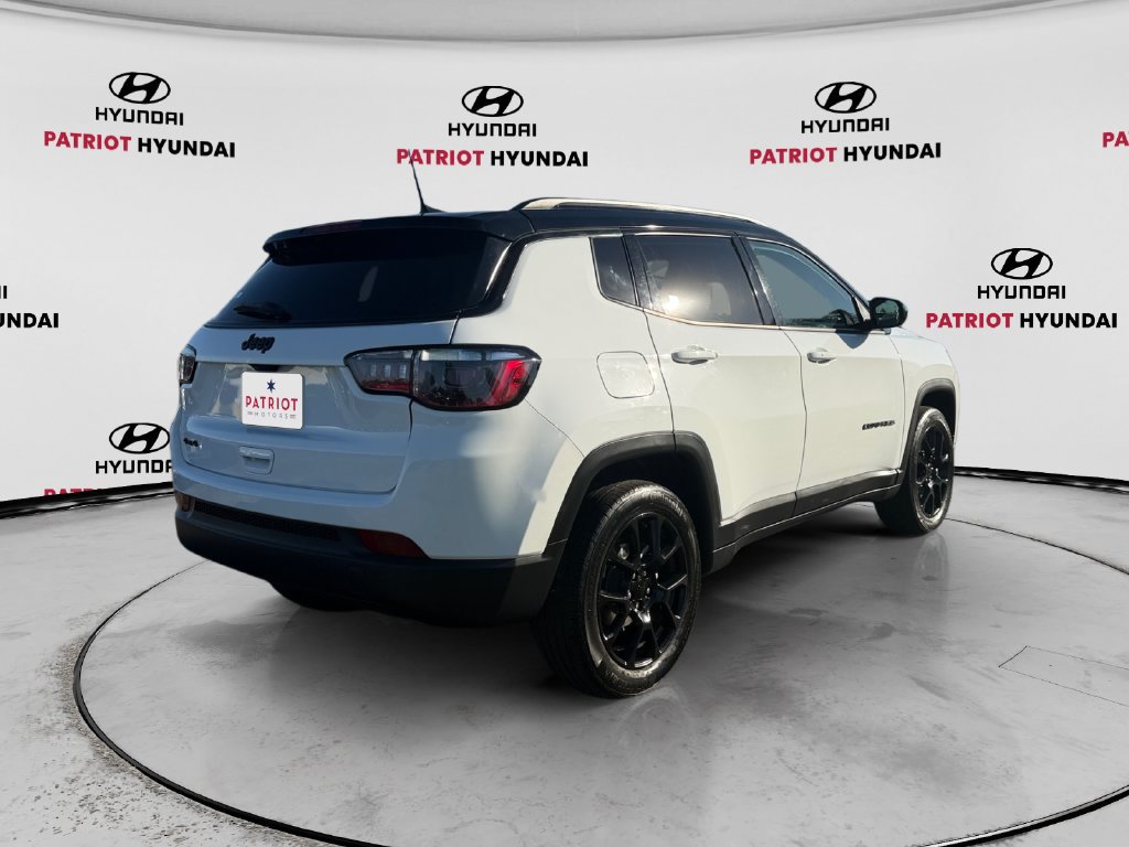 Used 2023 Jeep Compass Latitude AWD/4WD image 3