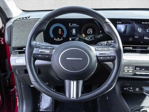 Used 2025 Hyundai Kona SEL image 12