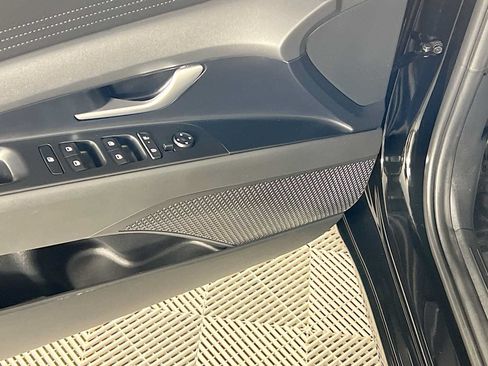Certified 2025 Hyundai Elantra SE FWD image 19