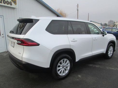 Used 2025 Toyota Grand Highlander AWD image 6