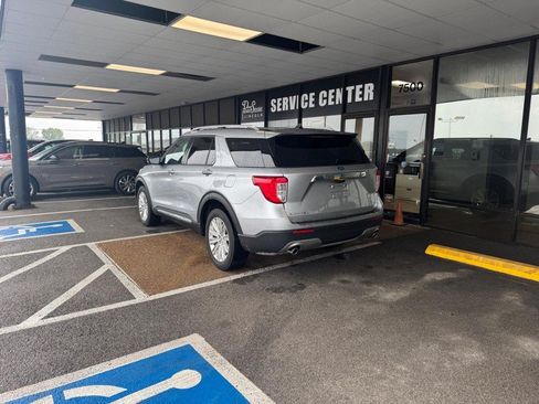 Used 2023 Ford Explorer Limited w/ Hybrid Equipment Group 310A AWD/4WD image 4