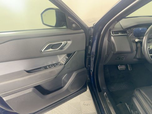 Used 2022 Land Rover Range Rover Velar R-Dynamic S image 4