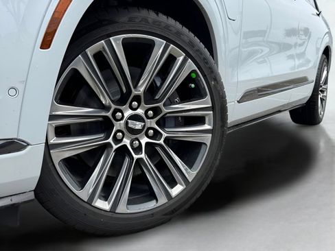 New 2027 Cadillac Vistiq Luxury w/ LPO, Floor Liner Package AWD/4WD image 2