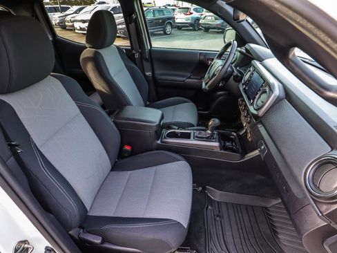 Used 2020 Toyota Tacoma TRD Sport image 38