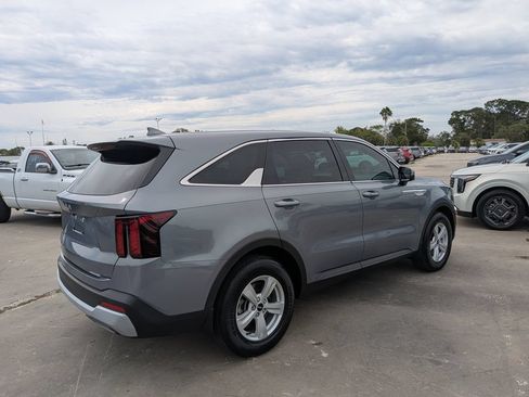 Certified 2024 Kia Sorento LX FWD image 8