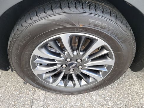 Certified 2023 Lincoln Nautilus AWD w/ Premium Package image 8