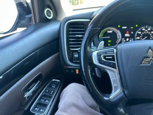 Used 2018 Mitsubishi Outlander SEL AWD/4WD image 44