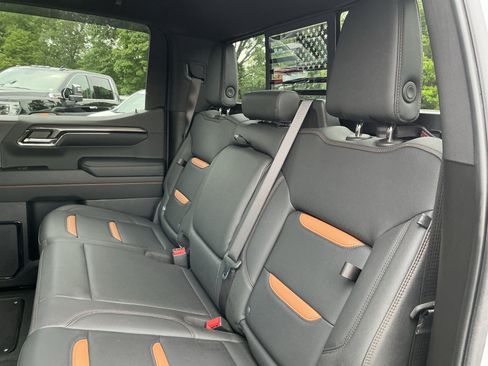 Used 2024 GMC Sierra 1500 AT4 w/ Technology Package AWD/4WD image 10
