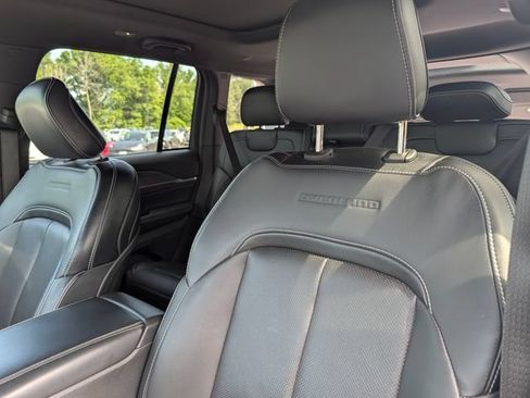 Used 2023 Jeep Grand Cherokee Overland AWD/4WD image 12