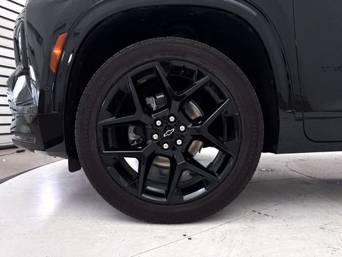 Used 2024 Chevrolet Traverse RS FWD image 16