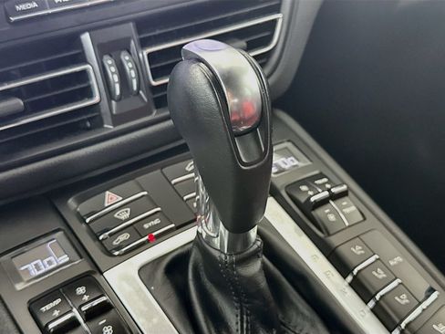 Certified 2021 Porsche Macan AWD/4WD image 19