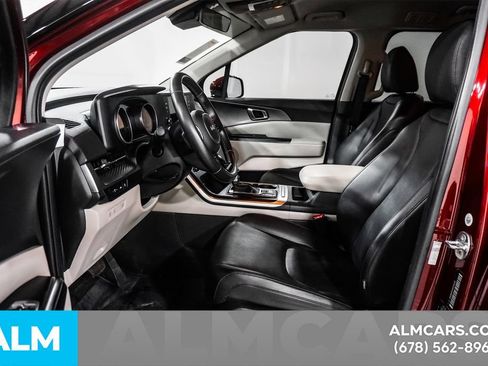 Used 2024 Kia Carnival LX FWD image 11