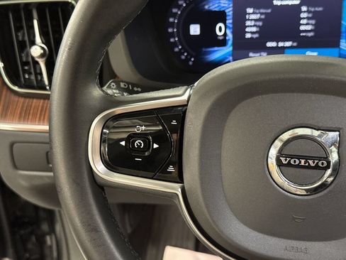 Certified 2023 Volvo XC60 B6 Ultimate w/ Protection Package Premier AWD/4WD image 12
