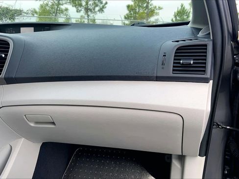 Used 2015 Toyota Venza XLE image 17