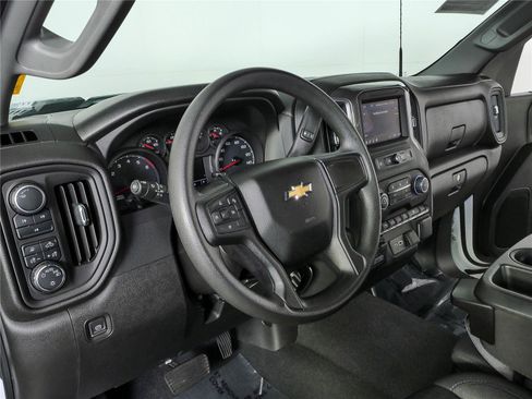 Used 2024 Chevrolet Silverado 2500 Custom w/ Custom Value Package AWD/4WD image 4