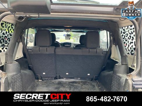 Used 2016 Jeep Wrangler Unlimited Sport w/ Connectivity Group AWD/4WD image 9