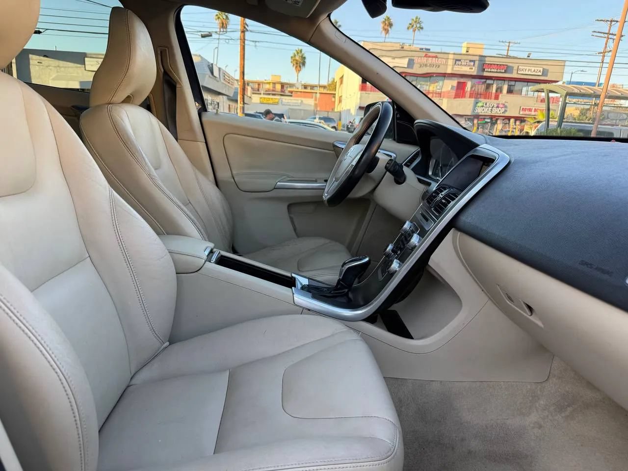 Used 2015 Volvo XC60 T5 AWD/4WD image 46