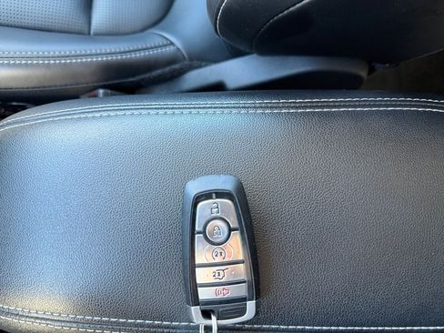 Used 2025 Ford Escape Platinum AWD/4WD image 31
