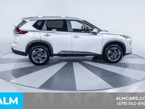 Used 2025 Nissan Rogue SV FWD image 11