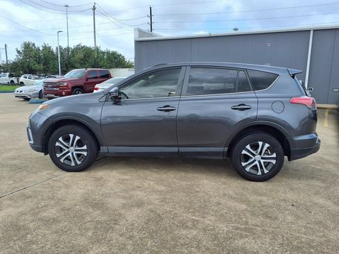 Used 2018 Toyota RAV4 LE FWD image 5