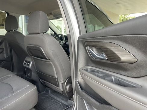 Used 2023 GMC Terrain SLE w/ Driver Convenience Package image 23