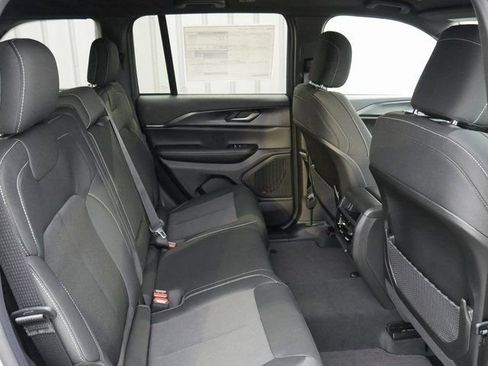 New 2025 Jeep Grand Cherokee Laredo AWD/4WD image 24