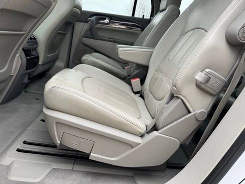 Used 2016 Buick Enclave Leather image 11