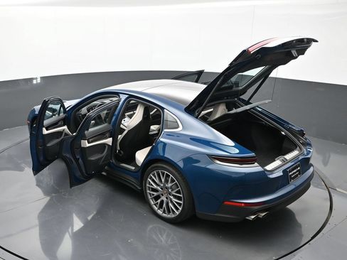 Certified 2025 Porsche Panamera image 32
